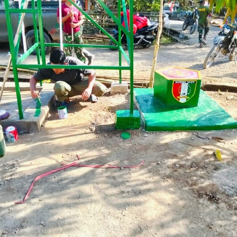 Pemasangan Prasasti Tutup Pekerjaan Sumur Bor Sasaran Fisik TMMD di Pattukku