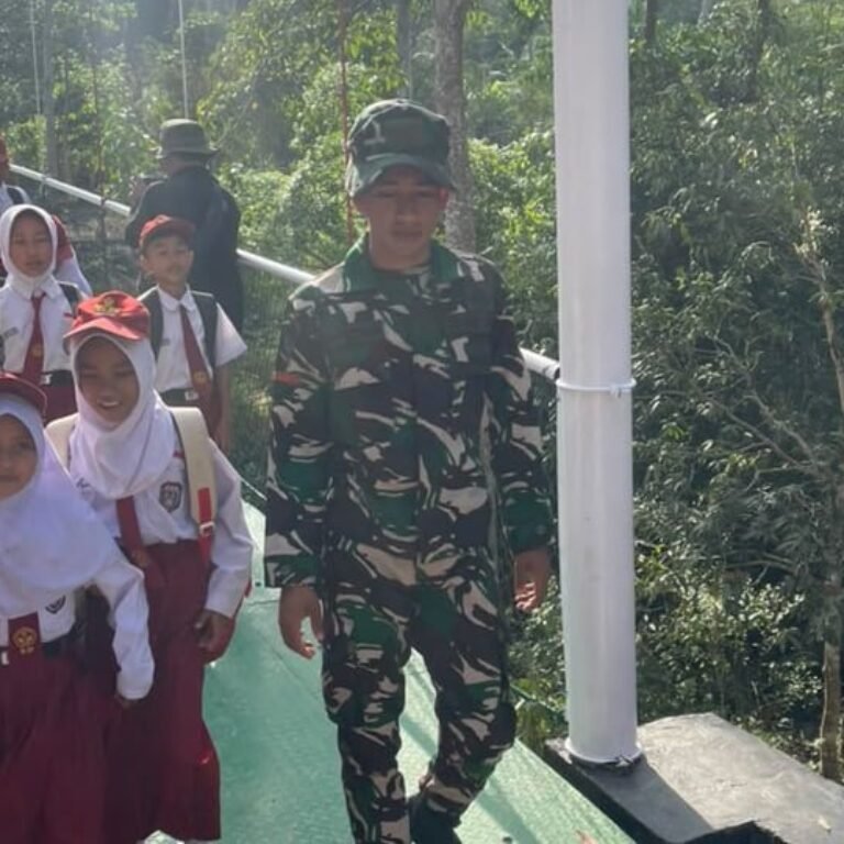 Pelajar Senang, Jembatan Gantung di Bone Resmi Digunakan