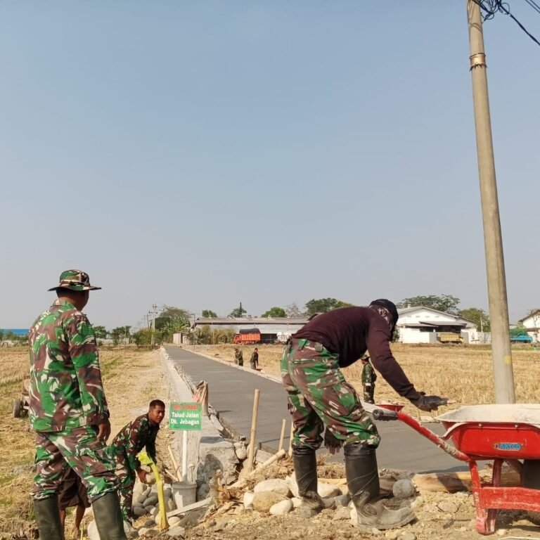 Saluran Air Dibersihkan Usai Talud dan Rabat Beton Rampung di Parangjoro