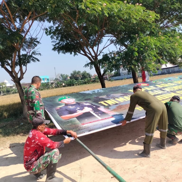 Balai Desa Parangjoro Dirapikan Warga Jelang Penutupan TMMD Reguler ke-129