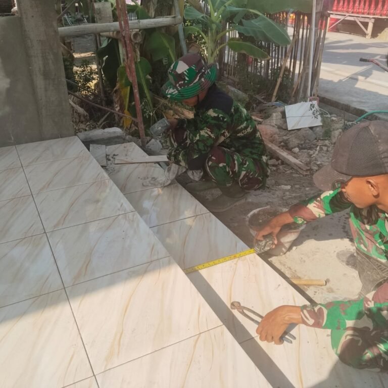 Jelang Penutupan TMMD, Pos Ronda Parangjoro Dikerjakan Hingga H-1