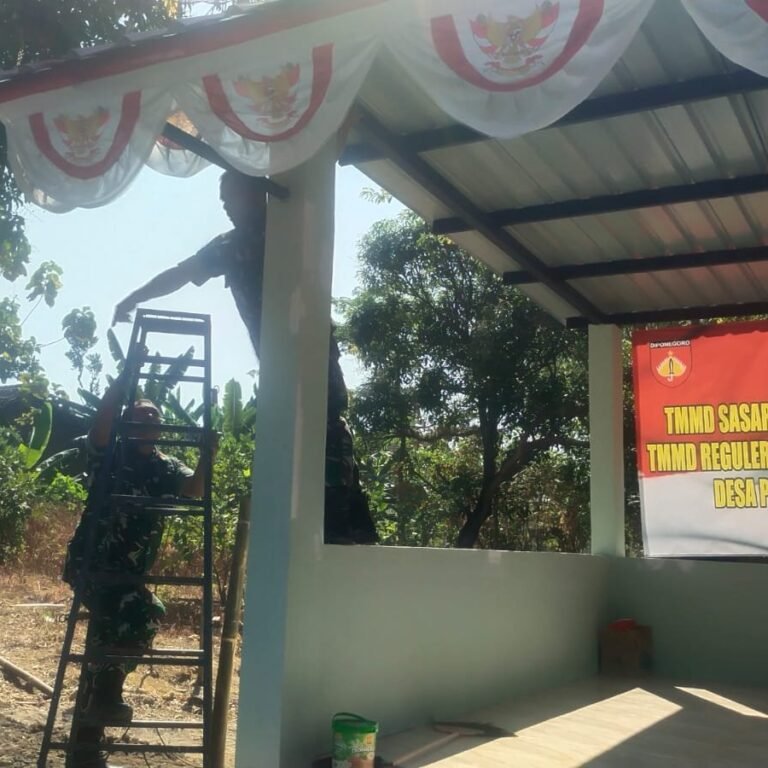 Pos Siskamling RT 01 RW 09 Parangjoro Beralih ke Tahap Finishing
