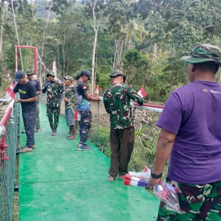 Satgas TMMD Kodim 1407/Bone Hias Jembatan Patukku dengan Bendera Merah Putih Jelang Peresmian