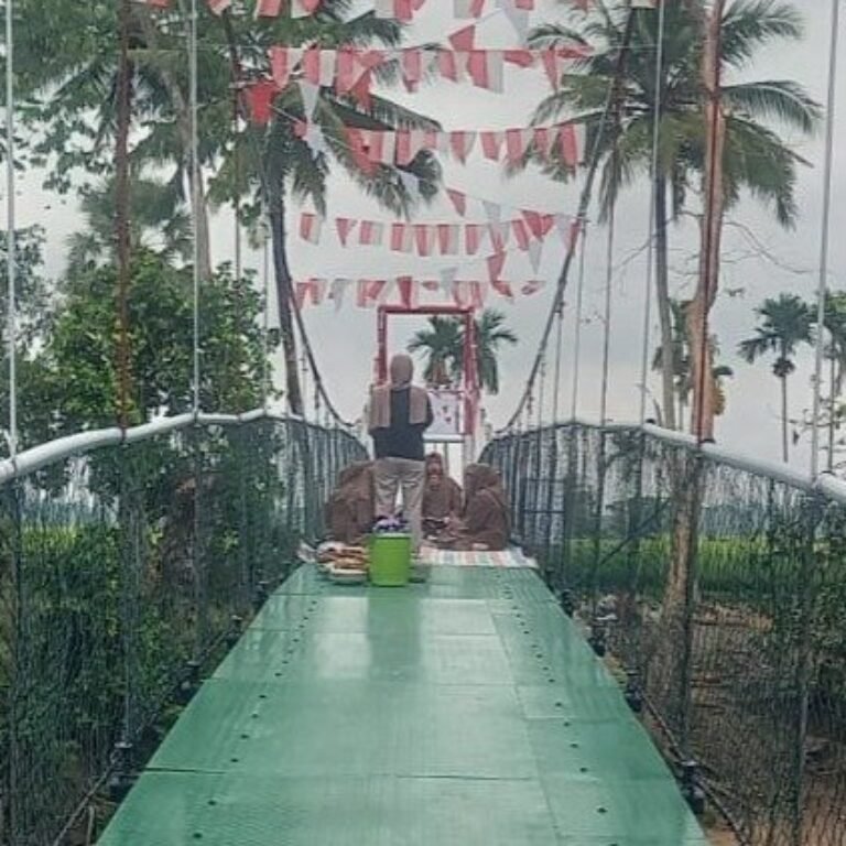 Warga dan Satgas TMMD Rayakan Penyelesaian Jembatan Gantung dengan Tahlilan