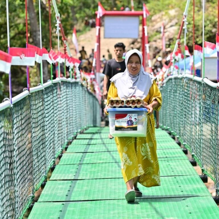 Hasil TMMD Ke-129: Jembatan Gantung 52 Meter di Patukku Mulai Digunakan Warga