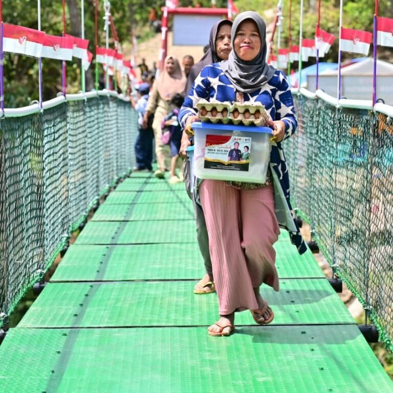 Antusiasme Warga Saat Jembatan TMMD di Patukku Diresmikan