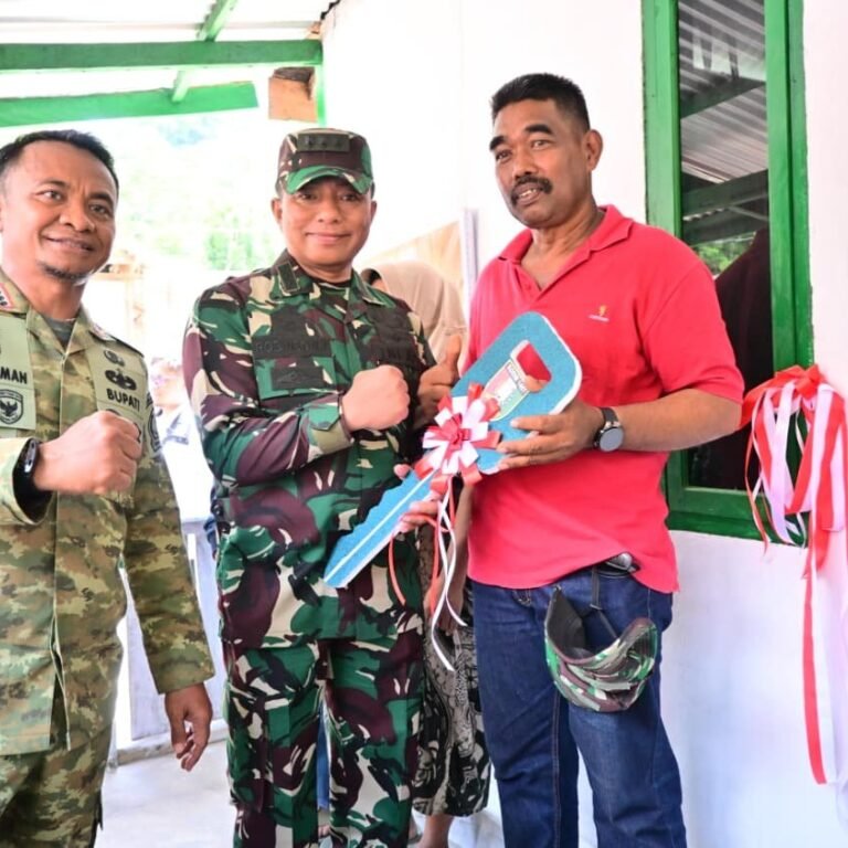 Rombongan Dandim dan Danrem Tinjau RTLH serta Sasaran TMMD ke-129 di Desa Patukku