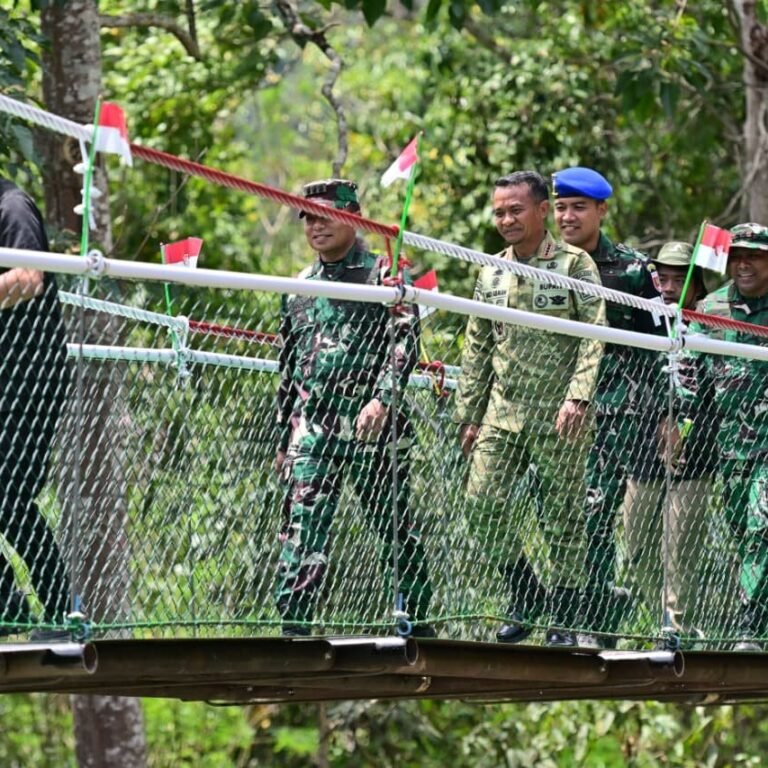 Usai Penutupan TMMD ke-129, Danrem dan Dandim Cek Kondisi Jembatan Gantung Patukku