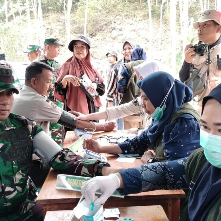 Penutupan TMMD ke-129 Kodim 1407/Bone: Pemeriksaan Kesehatan Gratis untuk Desa Patukku