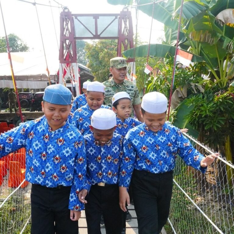 Akses Terbuka: Jembatan Garuda di Desa Tuhuran Diresmikan Secara Virtual