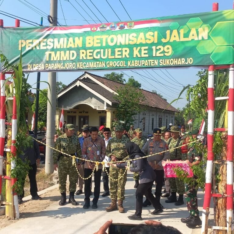 Peresmian Jalan Beton TMMD Ke-129 di Parangjoro Disaksikan Irdam IV/Diponegoro