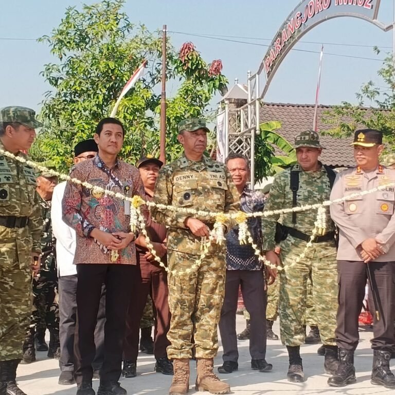 Masyarakat Parangjoro Sambut Peresmian Jalan Beton TMMD Reguler Ke-129