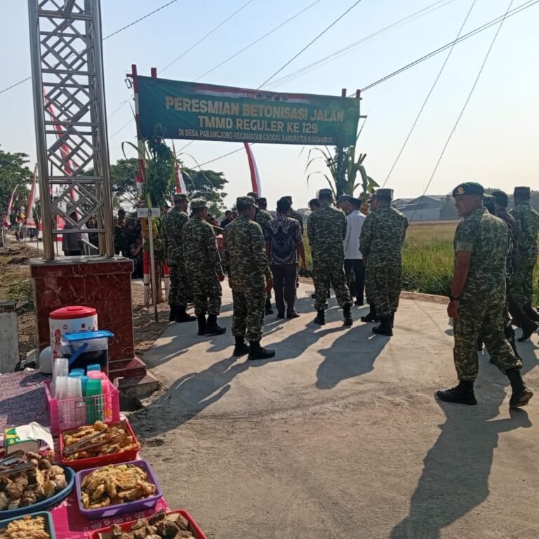 Jajanan Lokal Serbu Penutupan TMMD Reguler Ke-129, UMKM Parangjoro Kebanjiran Pembeli