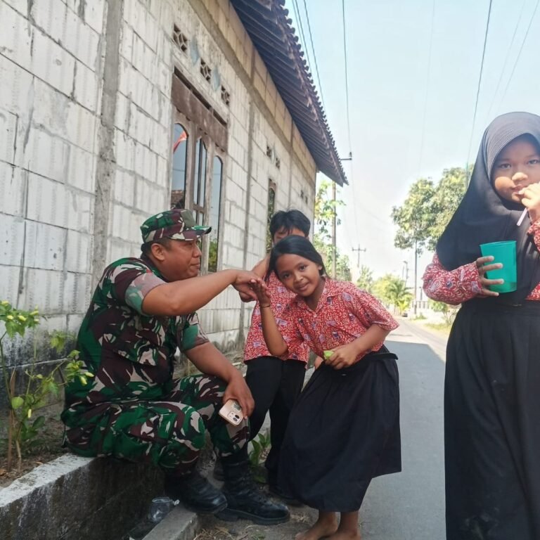Pesan Terakhir Satgas TMMD kepada Pelajar Parangjoro: Kejar Cita-cita