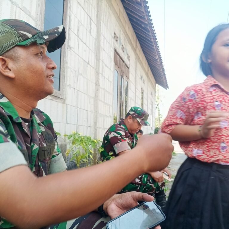 Usai Penutupan TMMD, Satgas Duduk Bersama Siswa SDN Parangjoro 2
