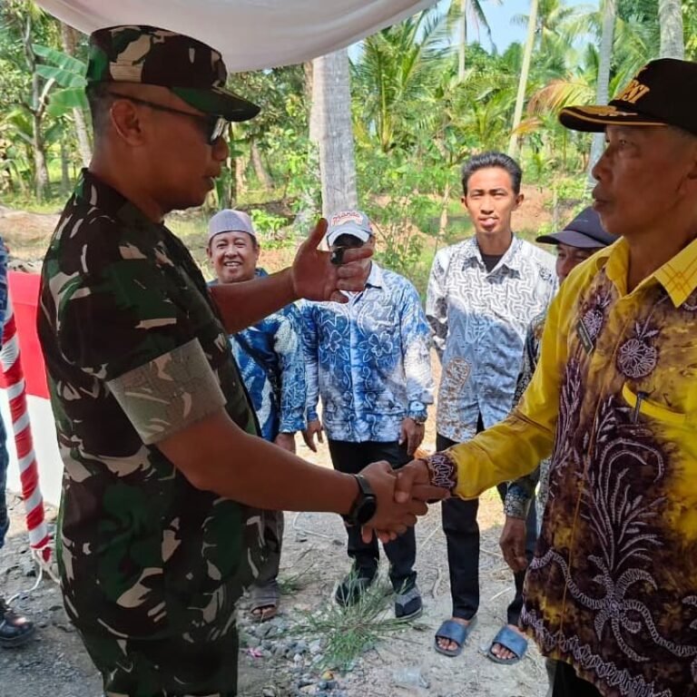 Kunjungan Irdam Jadi Momen Akrab dengan Warga di Lokasi TMMD Barito Kuala