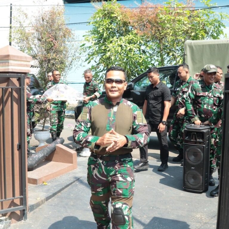 Kejutan di kediaman Kapolres: Dandim 1001/HSU-BLG Hadiri Ulang Tahun AKBP Agus Nuryanto