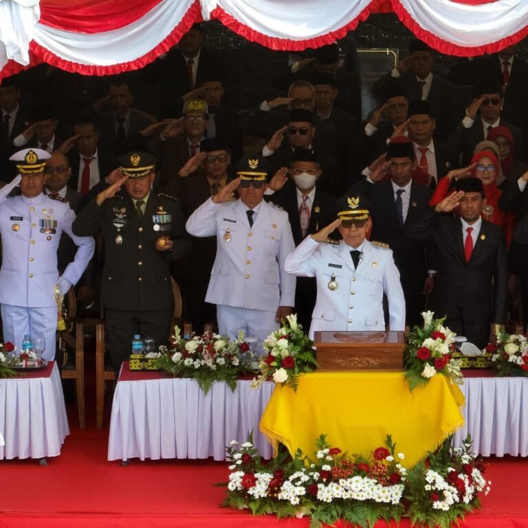 Komandan Kodim 0909/Kutai Timur Hadiri Upacara Peringatan HUT ke-81 RI di Kutai Timur