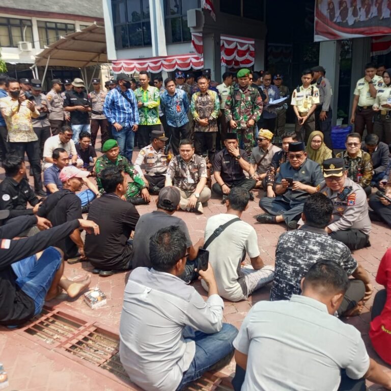 60 Sopir Truk Gelar Aksi Damai di Amuntai Tengah, Kodim 1001/HSU-BLG Turun Pengamanan