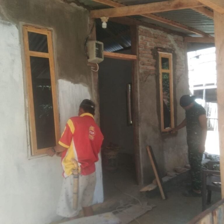 Fokus Finishing: Serma Abidin Tinjau Pengecatan Rumah RTLH