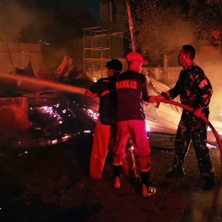 Api di Jalan Gag Merauke Terpadam Berkat Kerja Sama TNI-Polri dan Warga