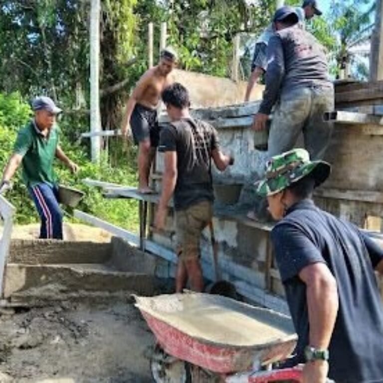 Gotong Royong TNI-Warga Cetak Pondasi Jembatan Perintis Serasah