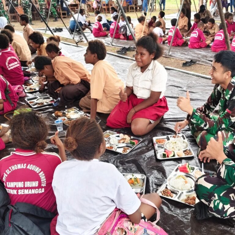 Penutupan Karya Bakti TNI AD di Merauke Dimeriahkan Makan Bersama Ribuan Warga