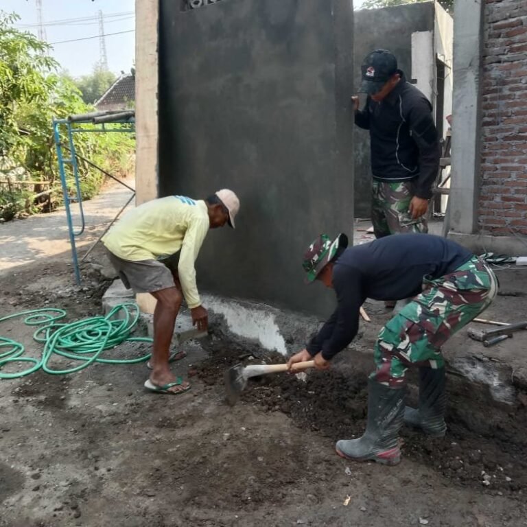Perataan Pondasi Jadi Fokus Pembangunan MCK di Parangjoro