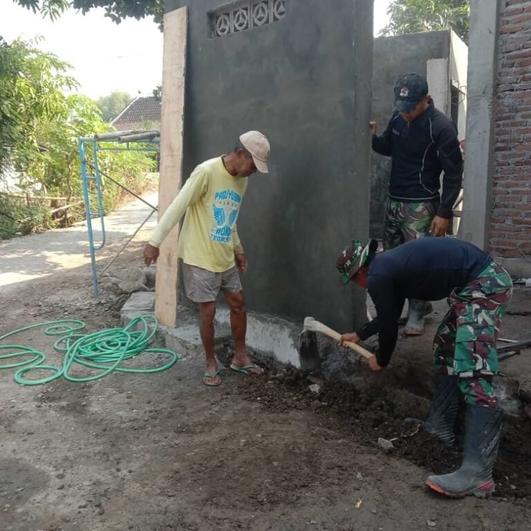 Perlahan Menjadi Pondasi: Warga dan Satgas Bangun MCK Masjid Sukoharjo