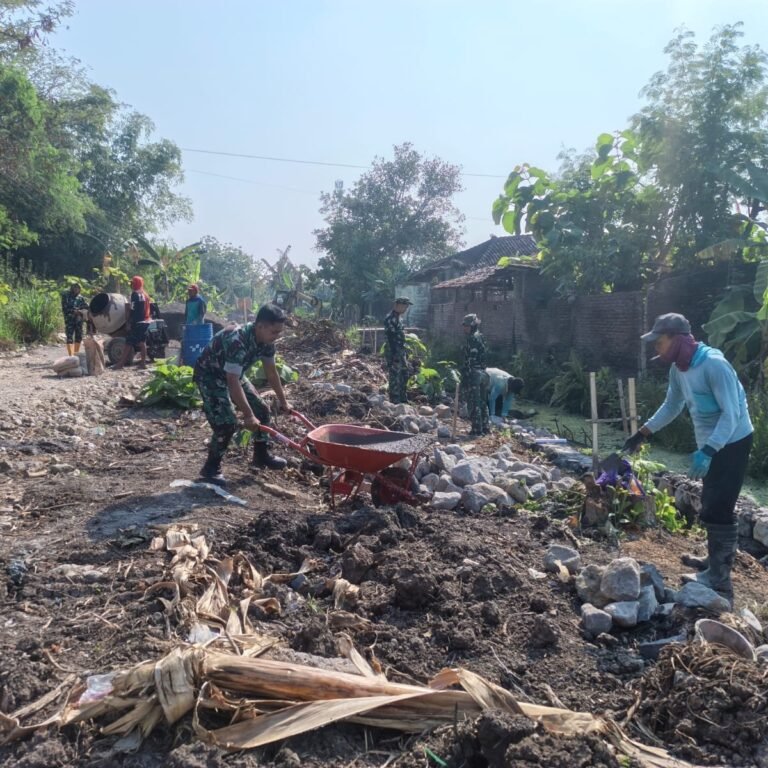 Warga Parangjoro Sambut Perbaikan Jalan TMMD untuk Pergerakan Ekonomi