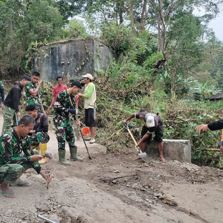 Semangat Komunal di Balik Perbaikan Dekker Desa Watangcani