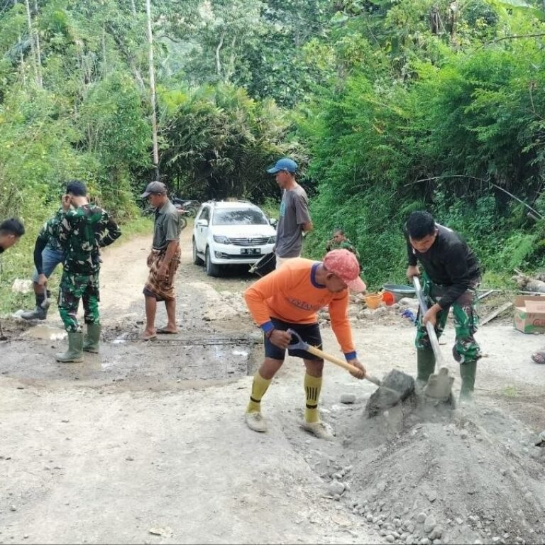 Warga dan TNI Bersama Bangun Dekker untuk Masa Depan Watangcani