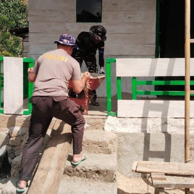 Pengecoran Teras Selesai, Demmang Dapatkan Kenyamanan Baru