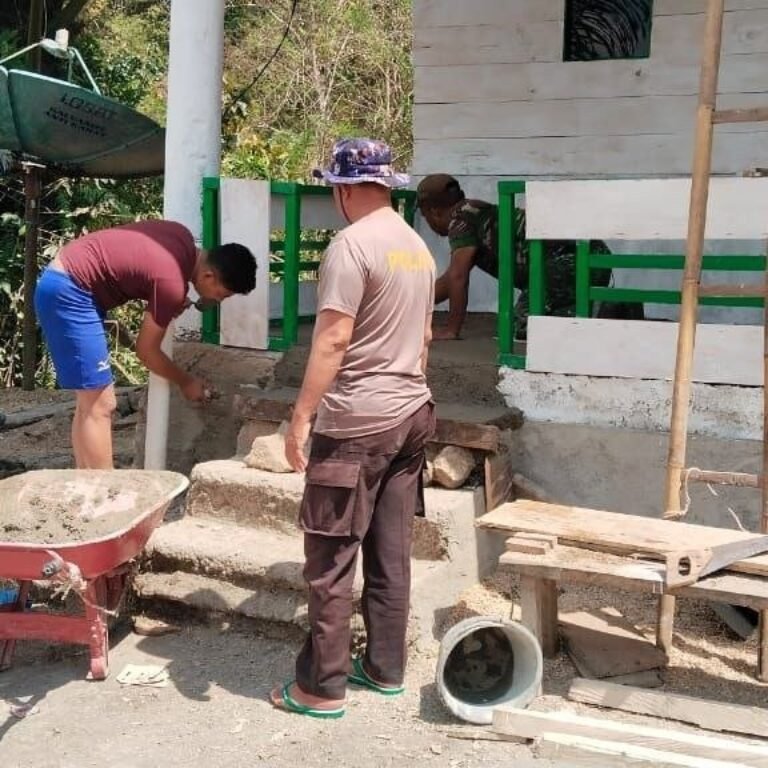 Pengecoran Teras di Patukku: Upaya TMMD ke-129 untuk Hunian Lebih Layak