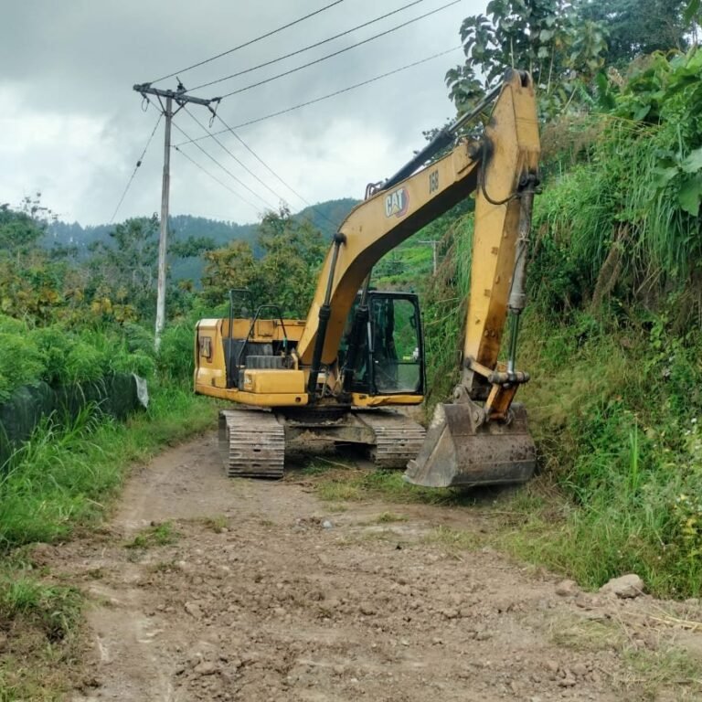 Deru Excavator Warnai Pengerjaan Jalan TMMD di Patukku