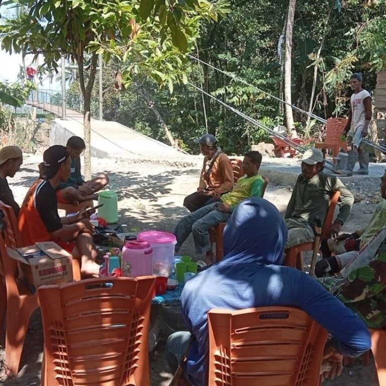 Sinergi Warga dan TNI di Sibulue: Komsos Satgas TMMD Ke-129 Pererat Kerja Sama