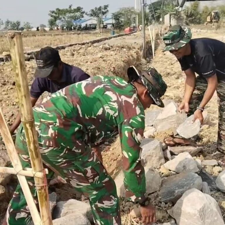 Talud Baru Perkuat Akses Pertanian Parangjoro, Warga dan TNI Kerja Bahu-membahu