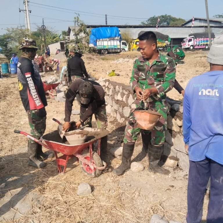 Pengerjaan Talud di Parangjoro: Tumpukan Batu Disulap Menjadi Pelindung Sawah