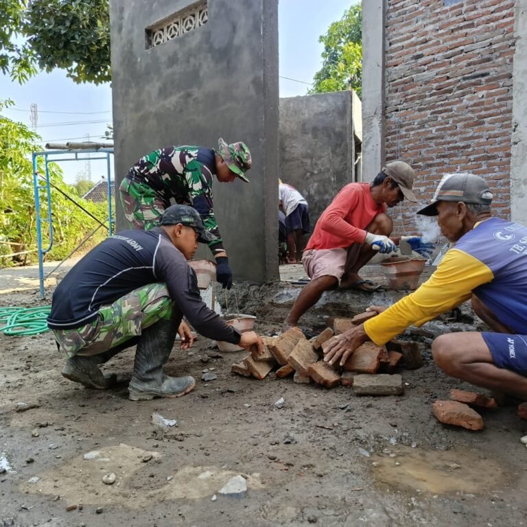 Gotong Royong Rehabilitasi Masjid di Sukoharjo Jadi Bukti Pengabdian Prajurit TMMD
