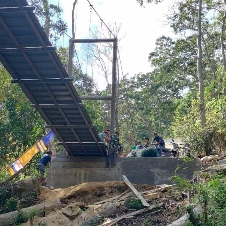 Plesteran Pondasi Jembatan Gantung di Pattuku Dilanjutkan, Warga Optimis