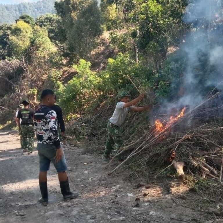 Kodim 1407/Bone Rapikan Area Pembangunan Jalan Pattuku untuk Efisiensi Pekerjaan