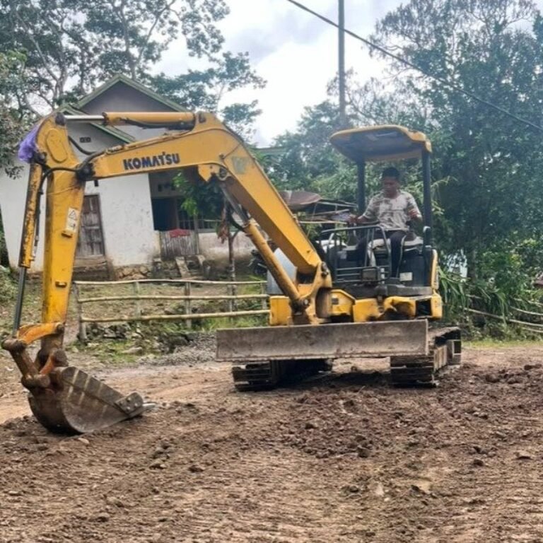 TMMD 129: Pembenahan Jalan Pattuku Ditopang Excavator untuk Percepatan