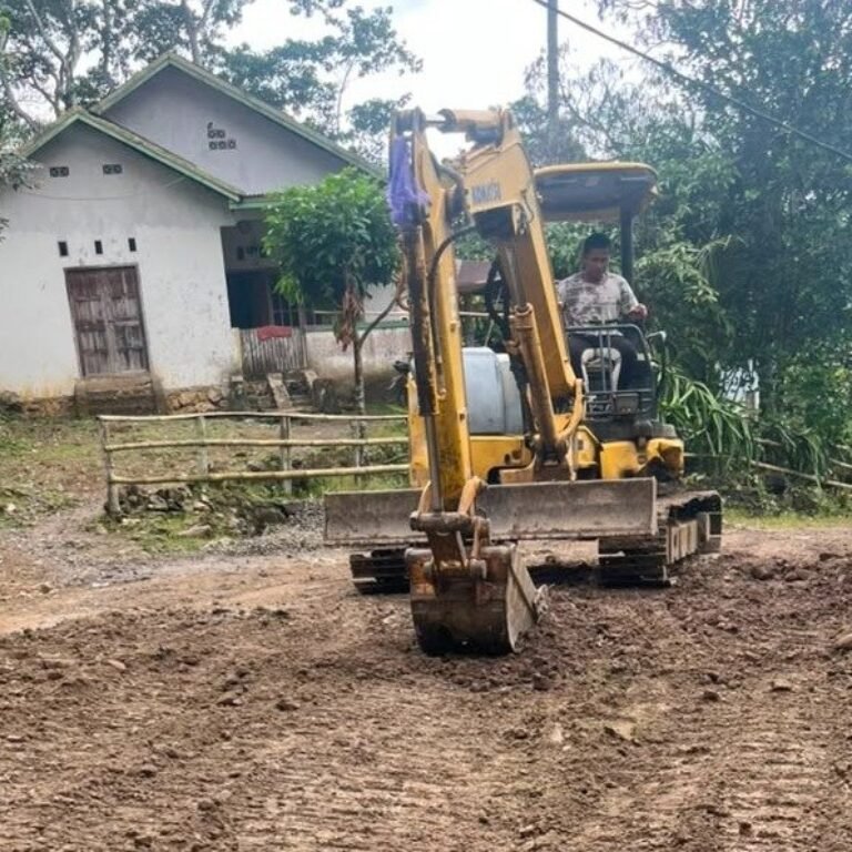 Suara Alat Berat Menjadi Tanda Harapan di Desa Pattuku