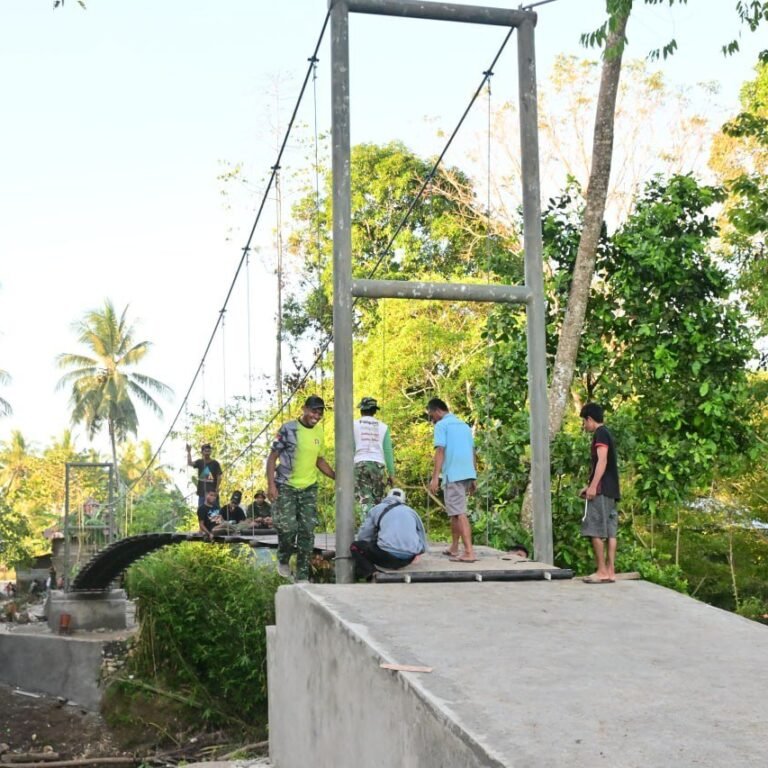 Perbaikan Rangka Jembatan di Tadang Palie Diayomi Satgas TMMD ke-129