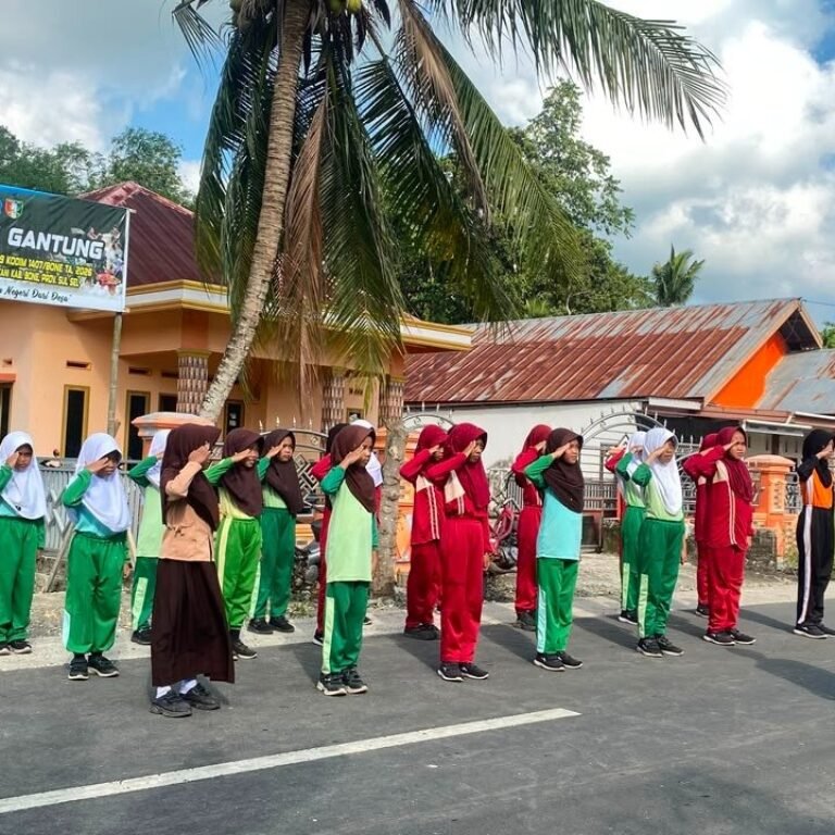 Latihan Baris-Berbaris TMMD Sibulue: Modal Disiplin untuk Pemimpin Desa Masa Depan