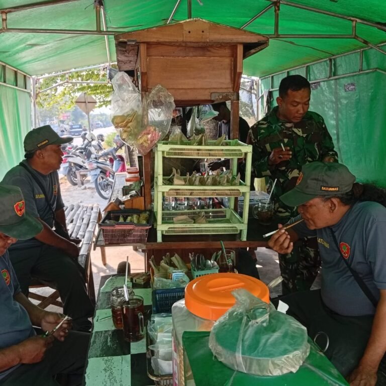 Warung di Parangjoro Jadi Wadah Membangun Kepercayaan antara Linmas dan Aparat