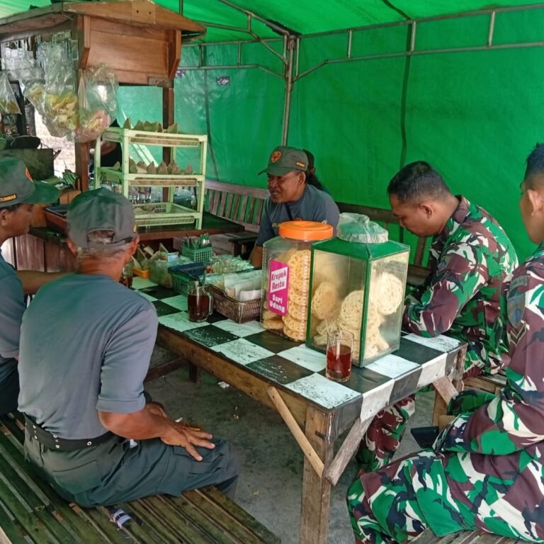 Kebersamaan di Warung Parangjoro Jadi Wajah Lain TMMD Reguler ke-129
