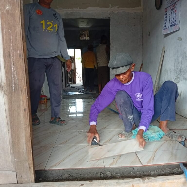 Pemasangan Keramik di Rumah Subani Dipandang Sebagai Awal Perubahan Hidup