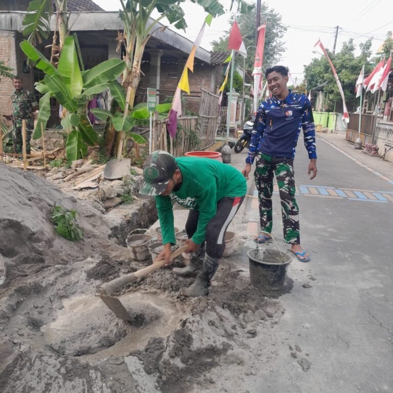 Bangun Pos Kamling, Dukuh Singkil Kembali Hidupkan Kehidupan Sosial Warga
