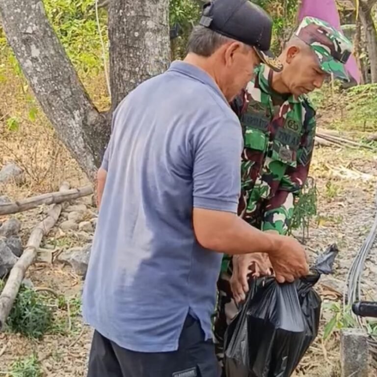 Sumbangan Ringan Warga Perkuat Semangat Pembangunan Pos Siskamling di Parangjoro